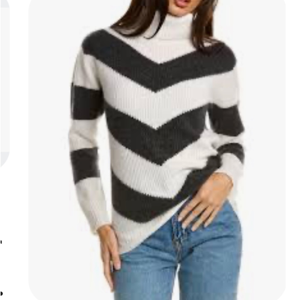 Magaschoni Chevron
Cashmere Turtleneck...‎